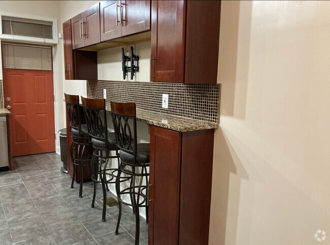 Building Photo - 2223 Brookfield Ave Unit 2223 Brookfield Ave. Rental