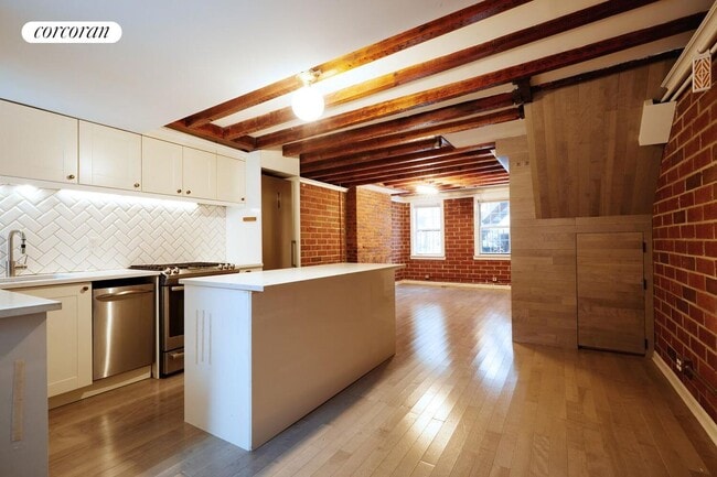 Building Photo - 160 Guernsey St