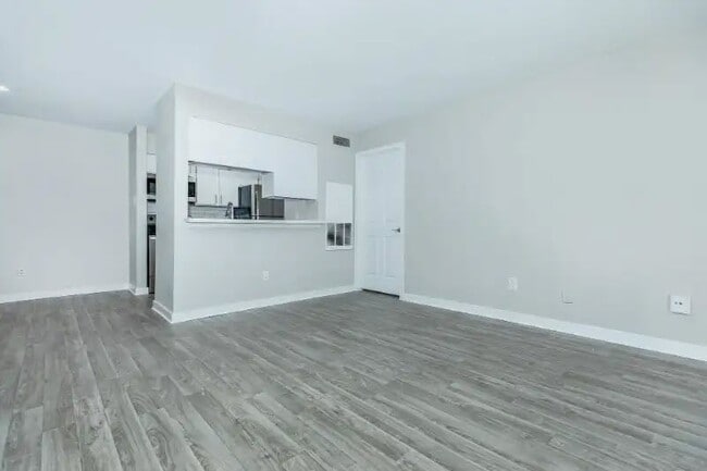 Experience modern living at Cali Crossing Apartments, where open layouts and stylish finishes redefine comfort. Enjoy spacious interiors, natural light, and a welcoming atmosphere. Schedule your tour today to find your perfect home!