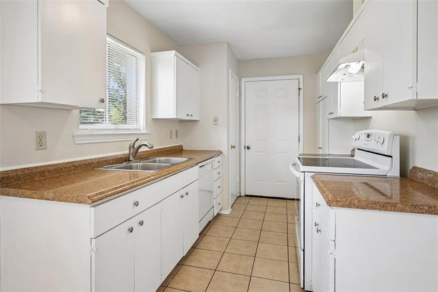 Building Photo - 907 Greenbriar Ln