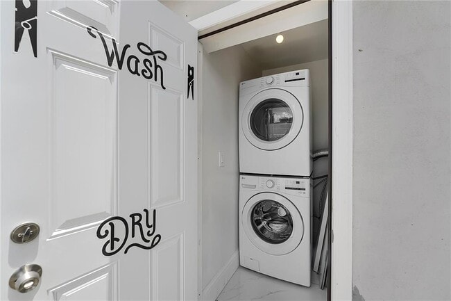 Photo - 2227 Cody St