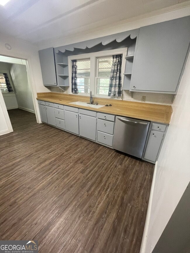 Photo - 331 E Main St