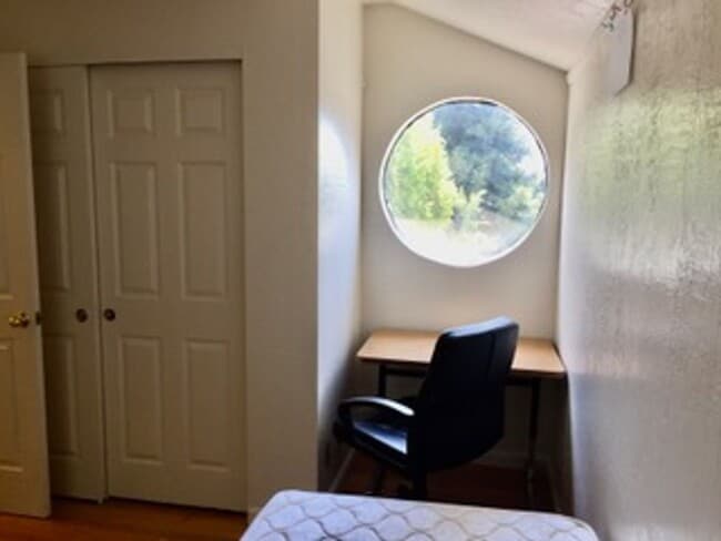 Photo - Light-Filled 3bedroom/2bath