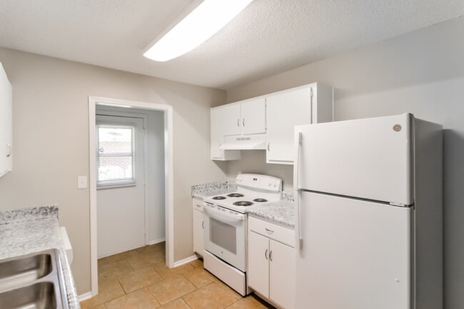 Photo - 813 N Burbank Dr