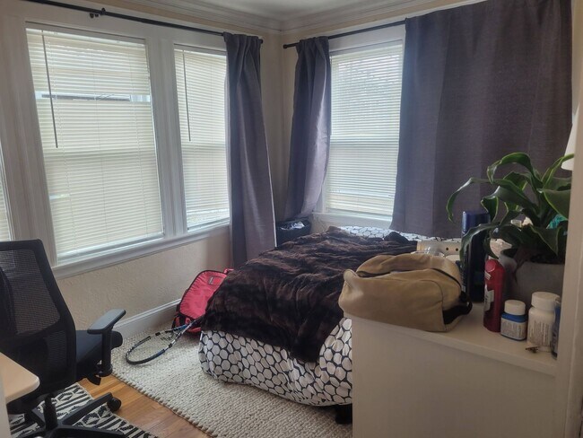 Photo - 86 Colborne Rd