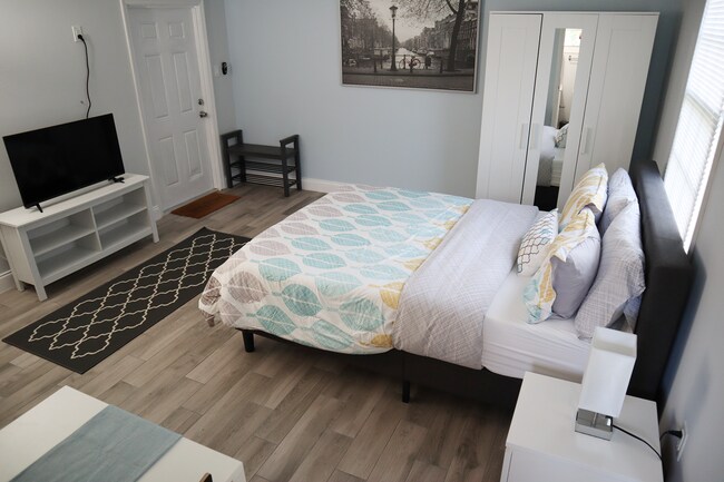 Photo - 300 NW 21st St