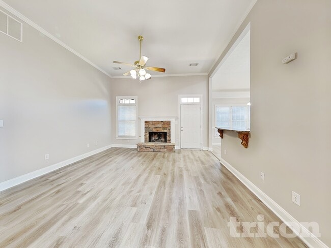 Photo - 160 Wisteria Way