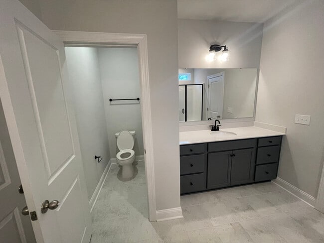 Photo - 704 Sutherland Ct