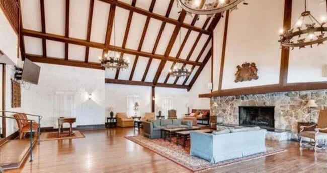 Photo - 6851 Roswell Rd