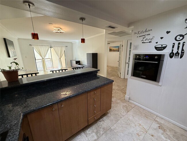 Photo - 8290 Lake Dr Unidad 214