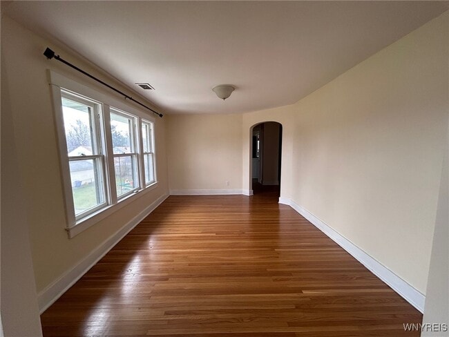 Photo - 475 Potters Rd
