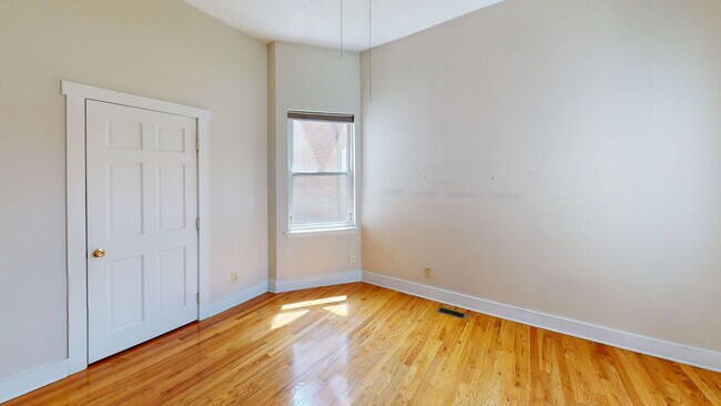 Photo - 1369 Summit St