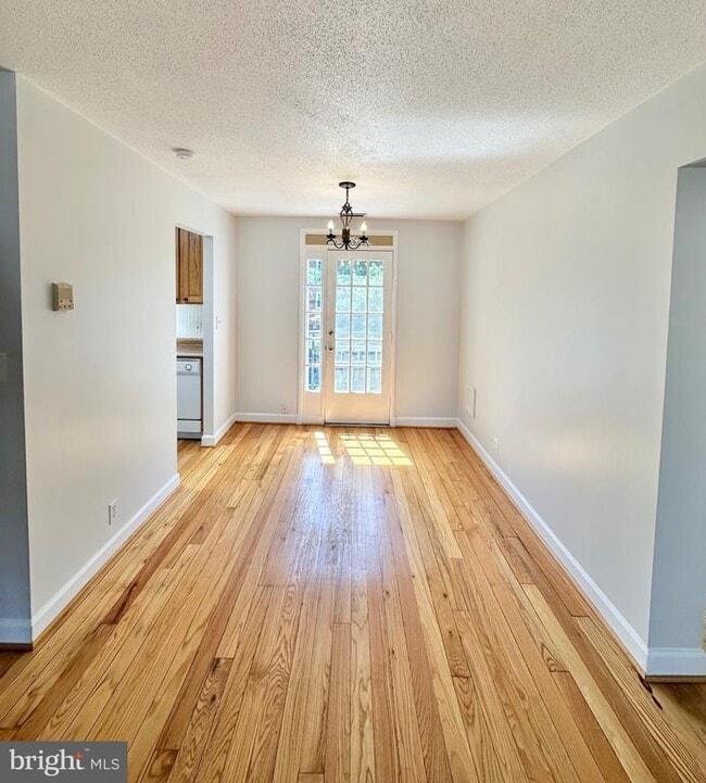 Building Photo - 2930 S Buchanan St Unit C2 Rental