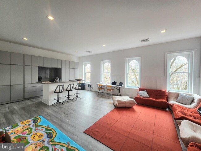 Building Photo - 106 S State St Unit 3N