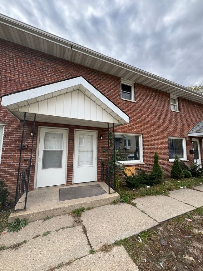 Building Photo - 3308 Sablewood Dr Unit #2