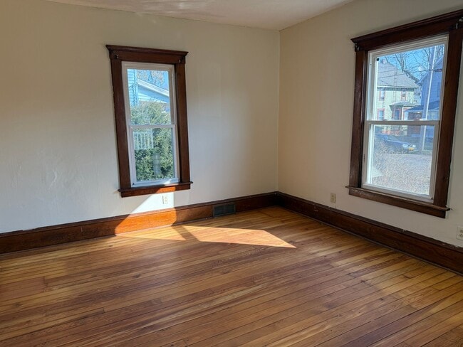 Photo - 4 Bed / 2 Bath Home for Rent – Canton, Ohio