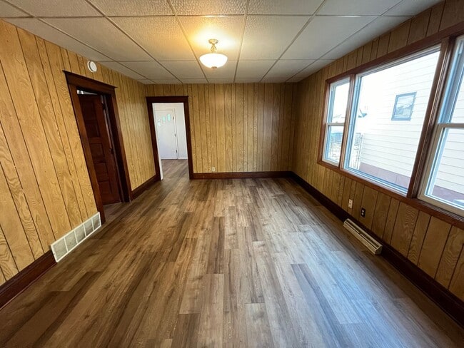 Photo - 107 Logan St