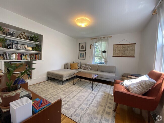 Building Photo - 25 Kenwood St Unit 1 Rental