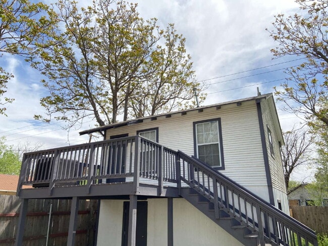 Building Photo - Updated Efficiency! Unit Rear Rental