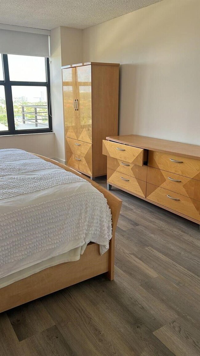 Photo - 2500 Parkview Dr Unit 1610