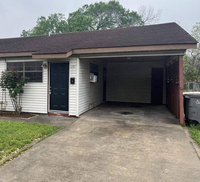 1507 E North St Rental House Rental in Victoria, TX