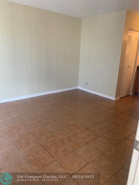 Photo - 728 Executive Center Dr