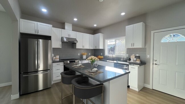 Photo - 118 E 35th St