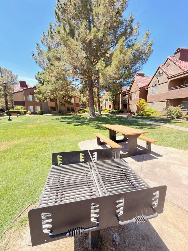 Photo - 2200 S Fort Apache Unit Fort Apache#1149