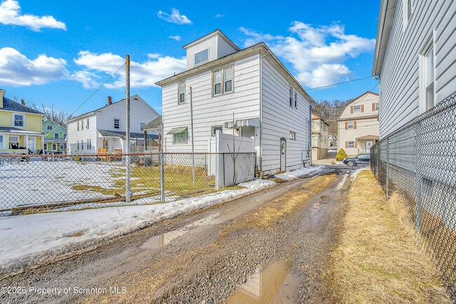 Photo - 53 Sobieski St