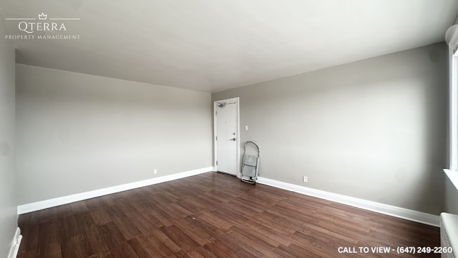 Photo - 1007 Adelaide St N