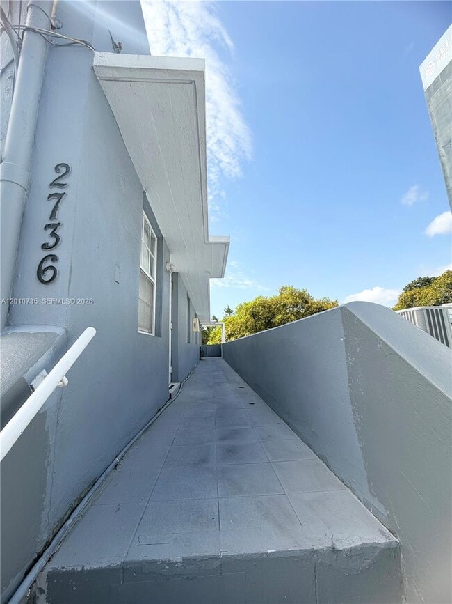 Building Photo - 2736 SW 22nd Ave Unit 2