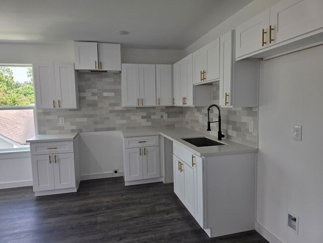 Photo - ? Stunning Duplex with Garage & Modern Fin...