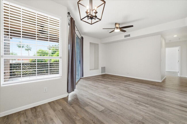 Photo - 1633 E Lakeside Dr Unidad 63