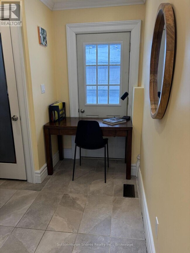 Photo - 60 Grenville St N