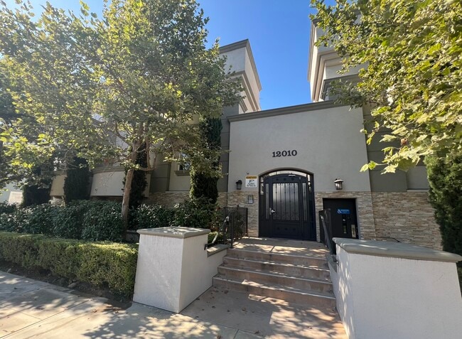 Building Photo - 12010 Magnolia Blvd Unit 111