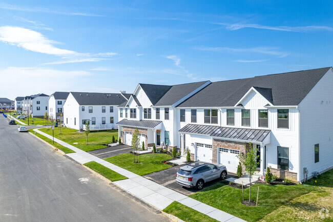Laurel Point - Laurel Point Townhomes
