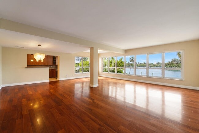 Building Photo - 9102 W Bay Harbor Dr Unit # 2-DW