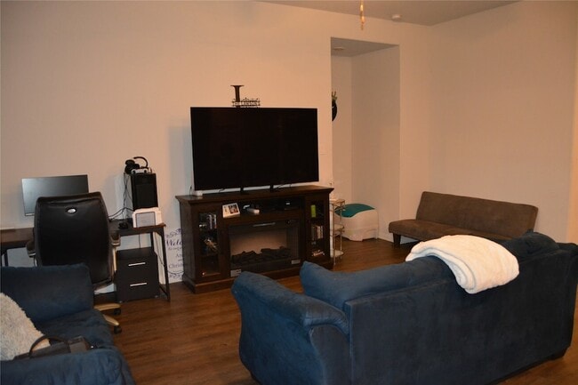 Photo - 17616 Cedar Crst Dr