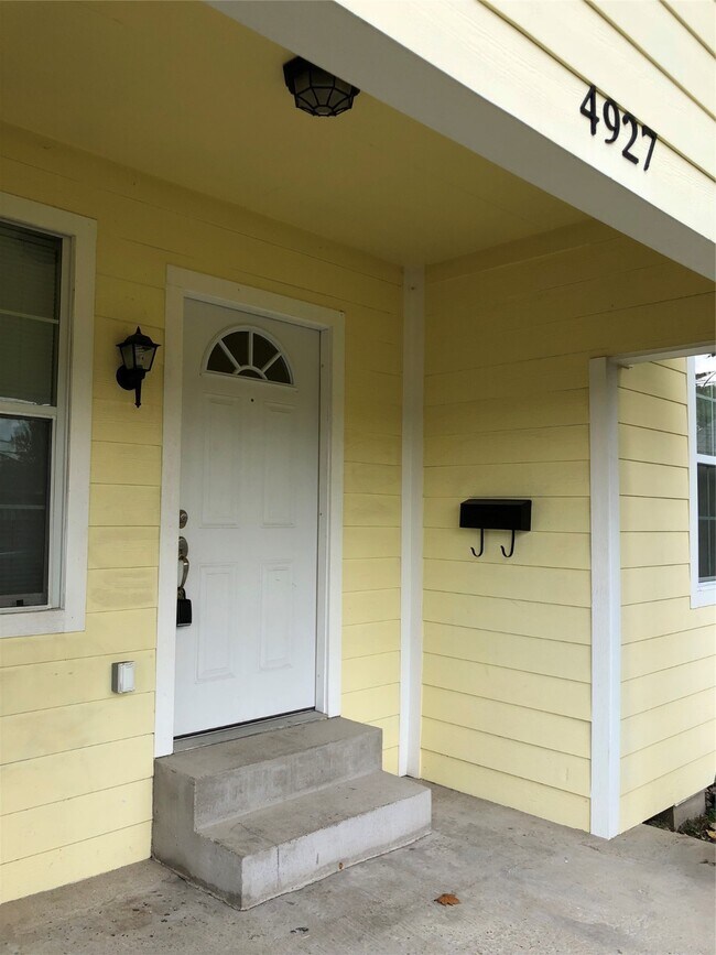 Photo - 4927 Leeland St