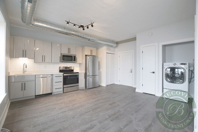 Photo - 7655 N Sheridan Rd