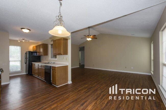 Photo - 121 Green Rose Rd