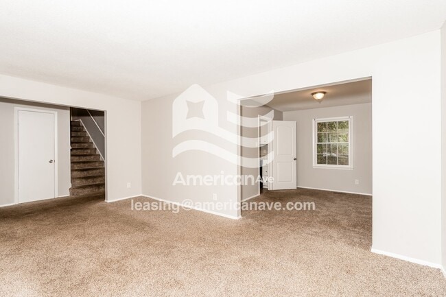 Photo - 404 Laurie Ln