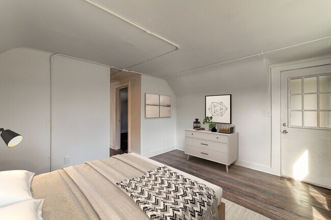 Photo - 1610 S Cedar St