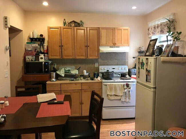 Photo - 144 Chelsea St Unit 1R