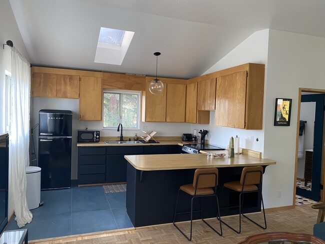 Kitchen - 1017 Louisiana St Unit B