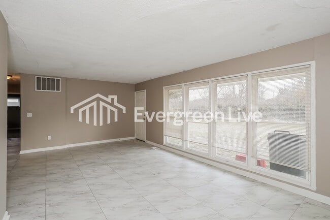 Photo - 1277 Landis Ln