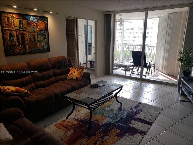 Photo - 100 Golden Isles Dr Unidad 615