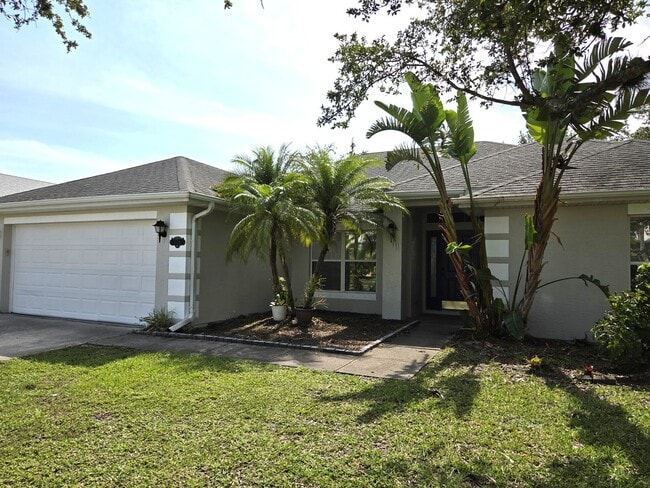Photo - Spacious Rooms~Sunny~Large Yard~4Beds~3Bat...