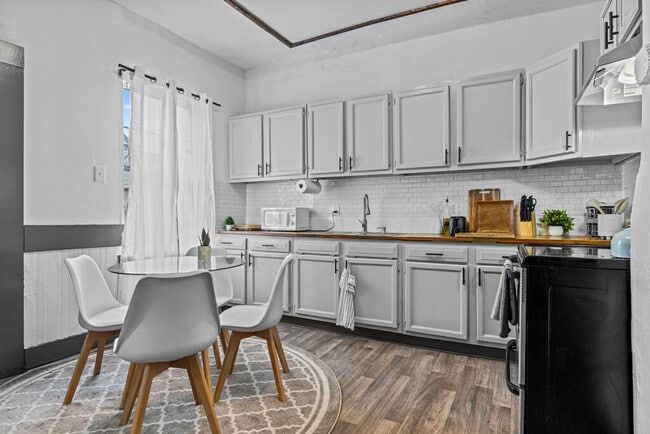 Photo - 2906 Chestnut St Unit ID1328008P