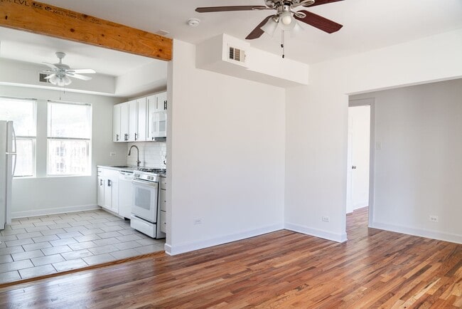 Photo - Albany Park - 2 Bed / 1 Bath - Dog Friendly! Unidad 4806-301